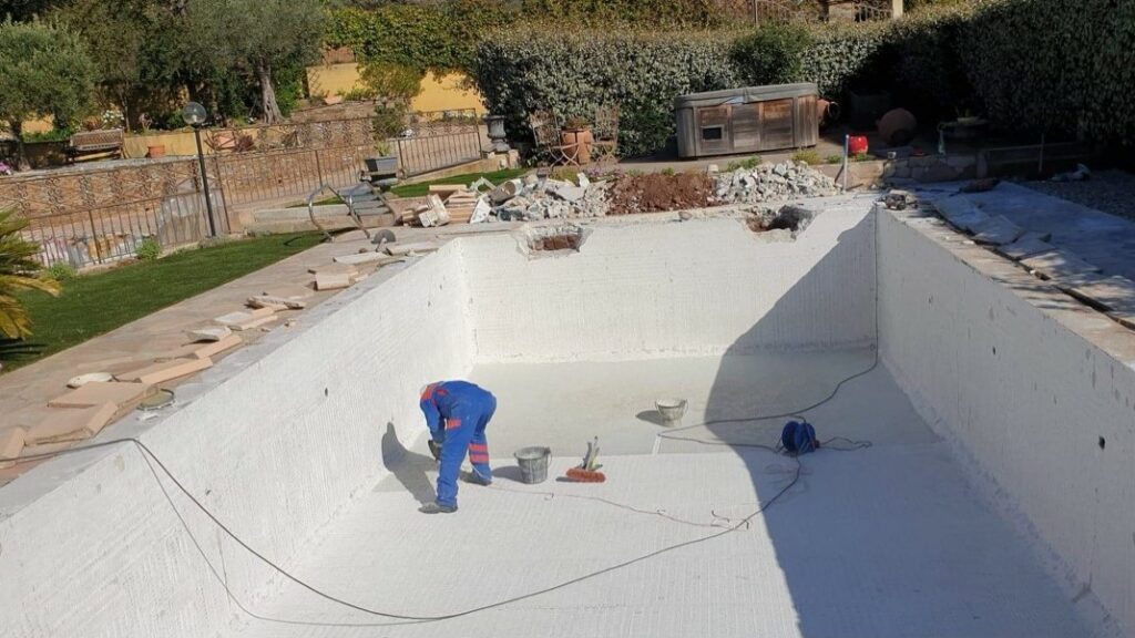 Rénovation revêtement de piscine creusée Sanary