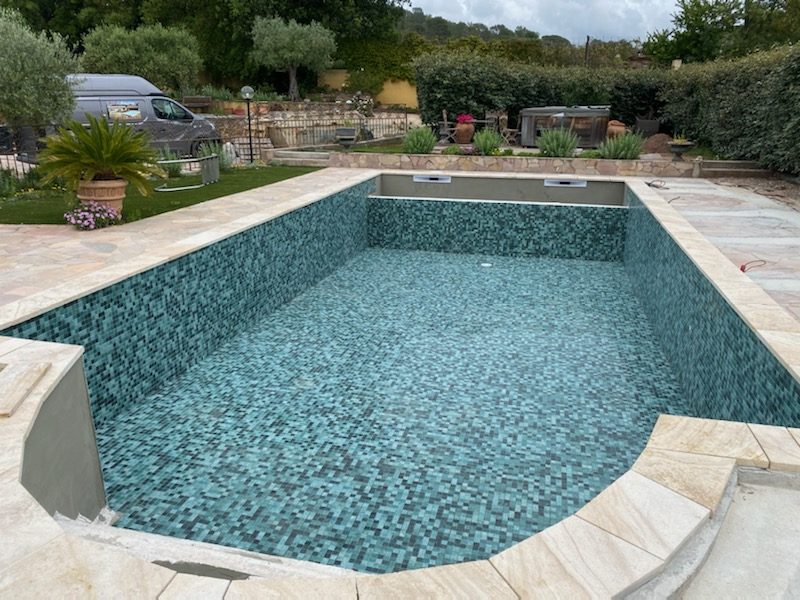 Rénovation revêtement de piscine creusée Sanary Var
