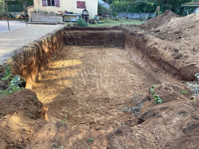 construction piscine creusée en béton var