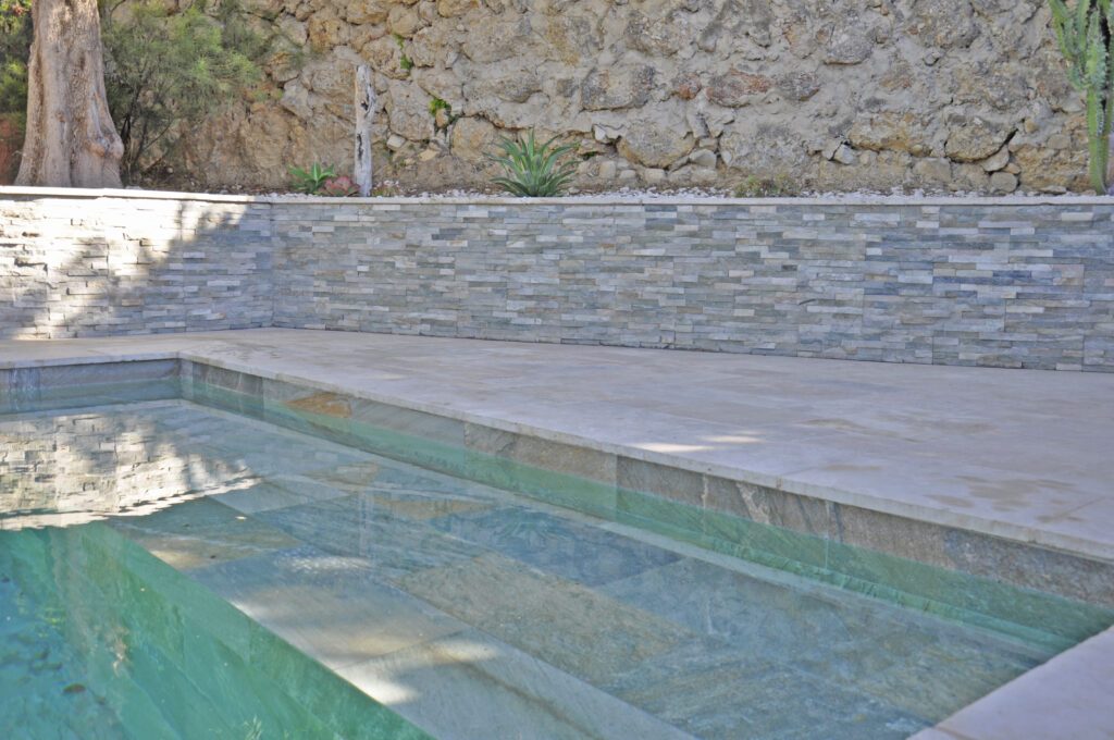 Rénovation de piscine creusée en pierre Sanary