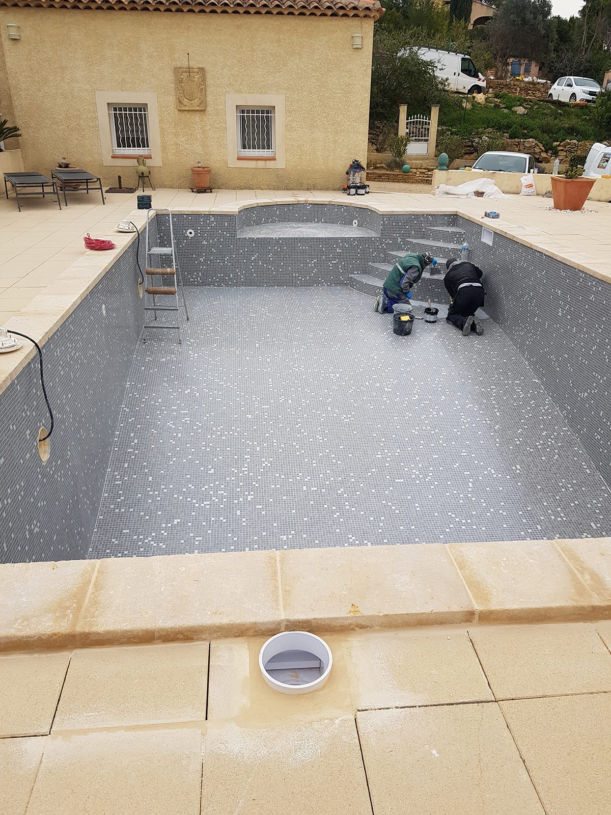 rénovation de piscine creusée var avec mosaique