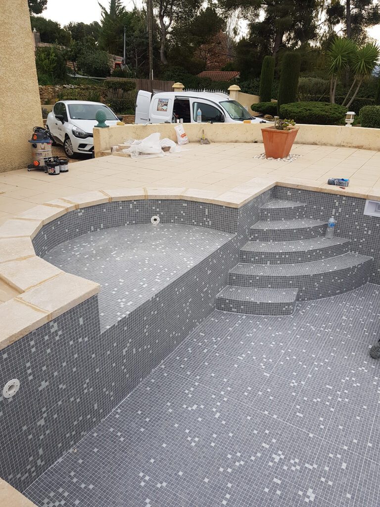 rénovation de piscine creusée var avec mosaique JPBG