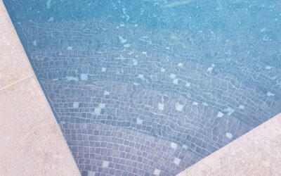 Rénovation de piscine avec mosaïque phosphorescente La Cadière Var