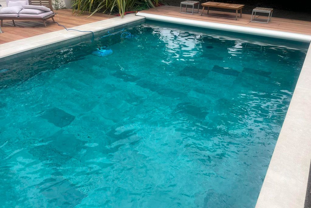 Quelle est la différence entre piscine en béton et piscine en béton armé