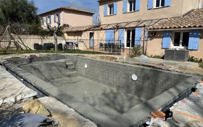 Construction de piscine creusée en béton à Saint Cyr Sur Mer