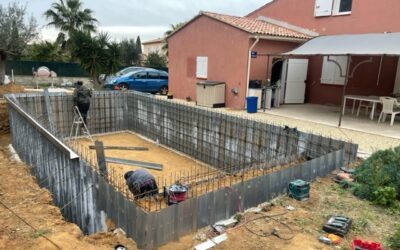 Construction piscine creusée en béton armé monobloc