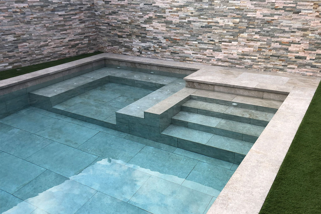 création piscine creusée en béton armé var