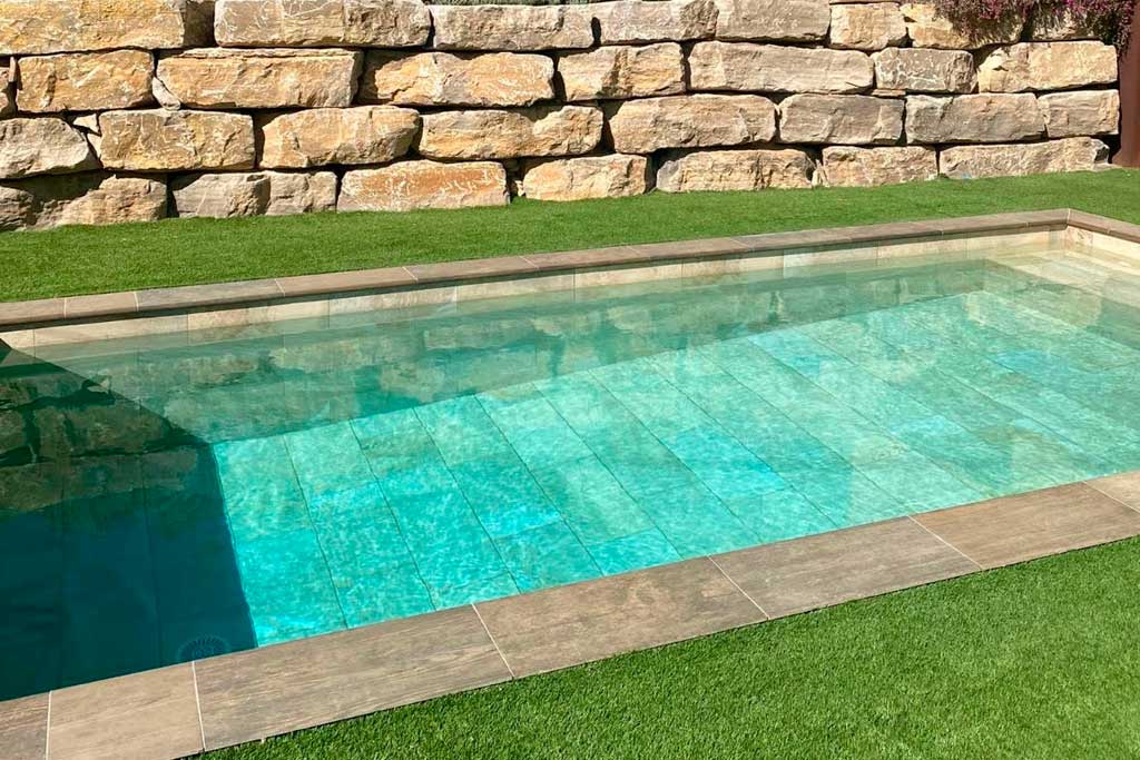 réalisation de piscine balinaise par jpbg les piscines du var