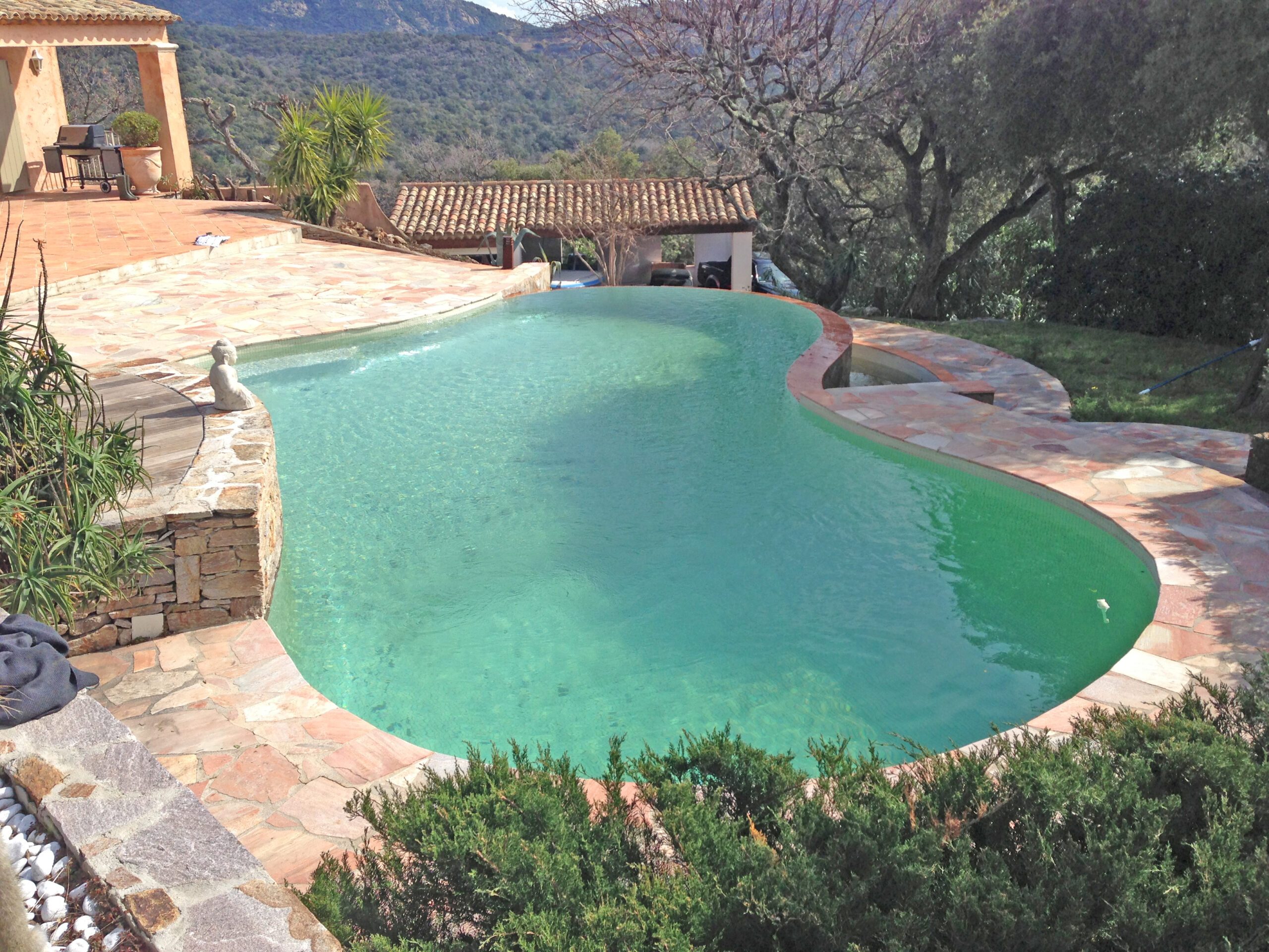 rénover piscine creusée en béton monobloc dans le var