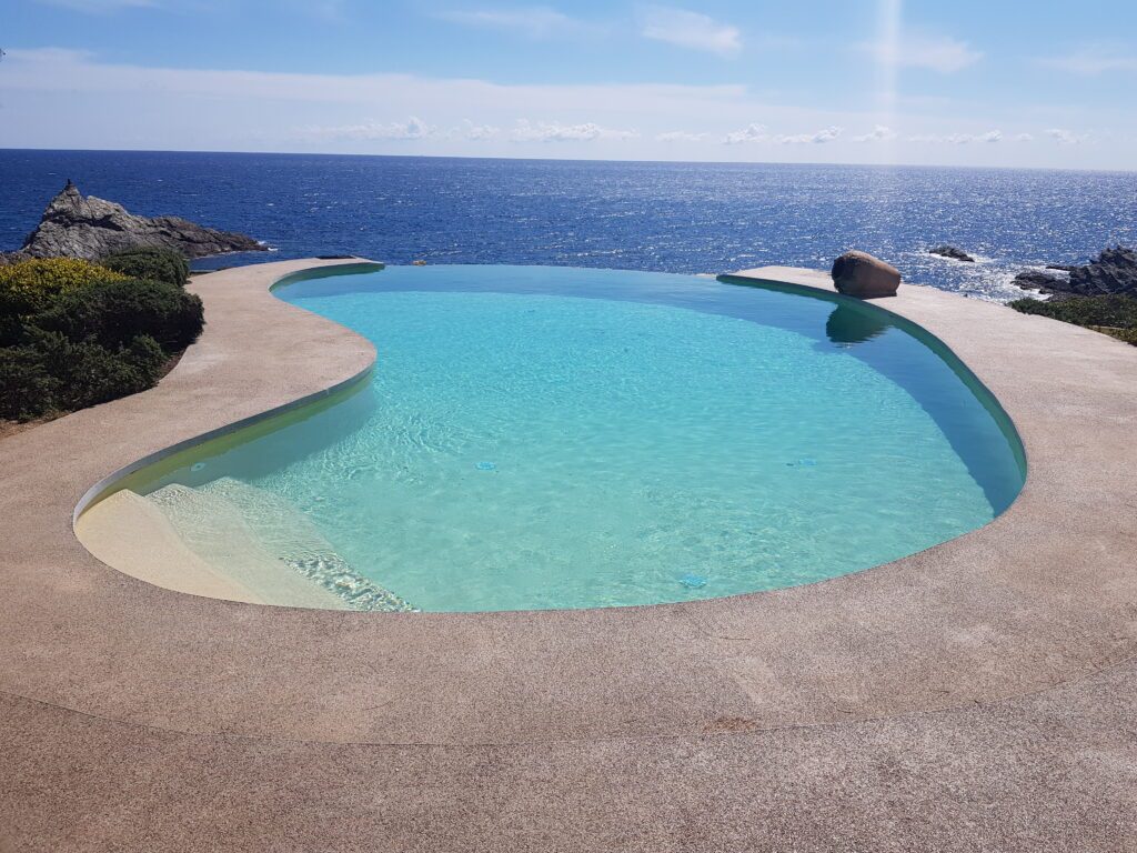 Entretenir piscine creusée dans le Var