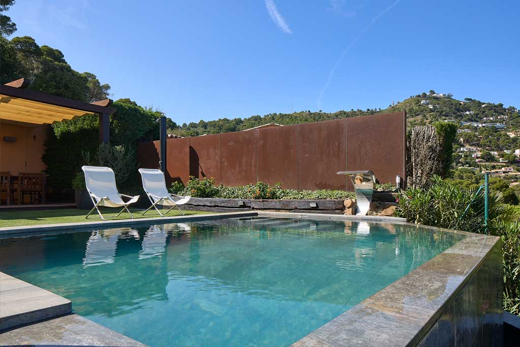 piscine moderne JPBG Les piscines du Var 