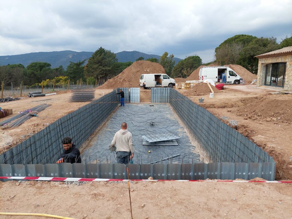 prix piscine creusée var