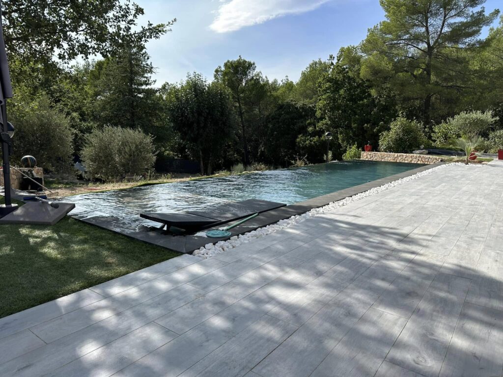 construction de piscine creusée avec débordement Draguignan var