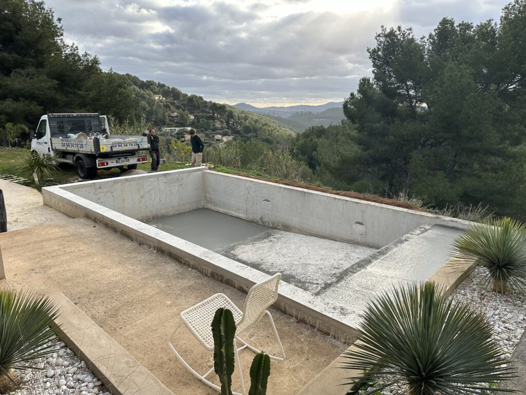 faire rehausser sa piscine à bandol 